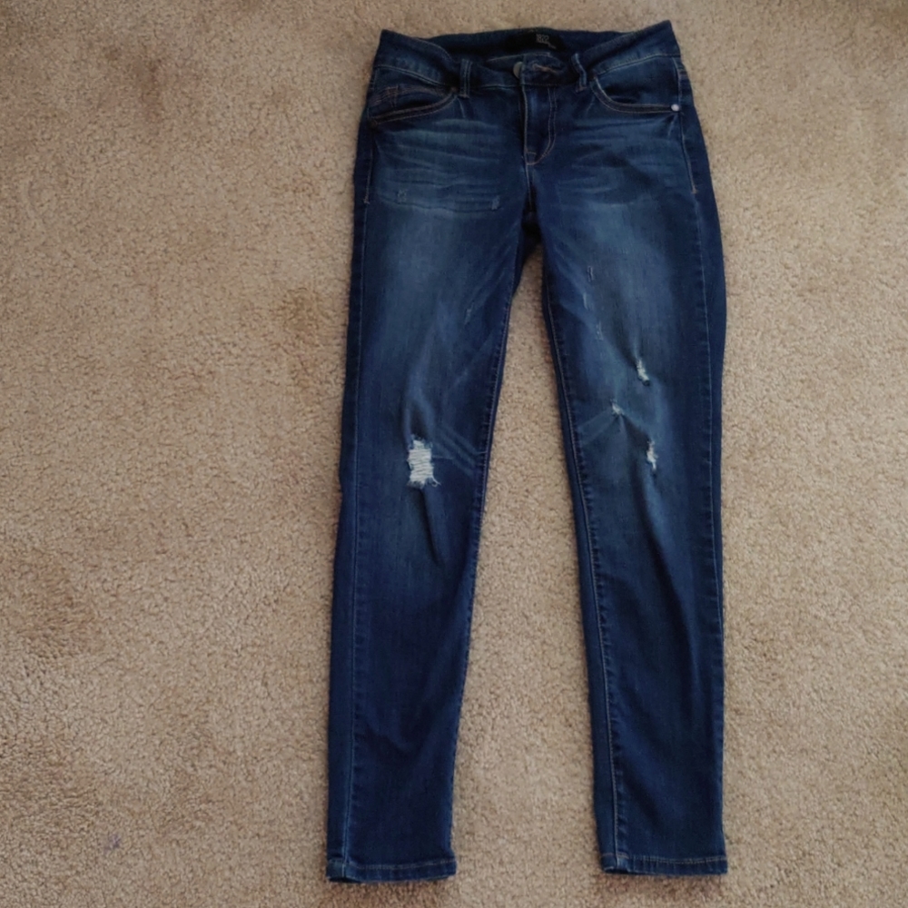Like new distressed 1822 Denim brand Size 26 jeans